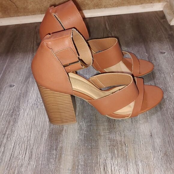 Wild Diva Lounge brown ankle strap 4" heel Sz 9 - Picture 6 of 8